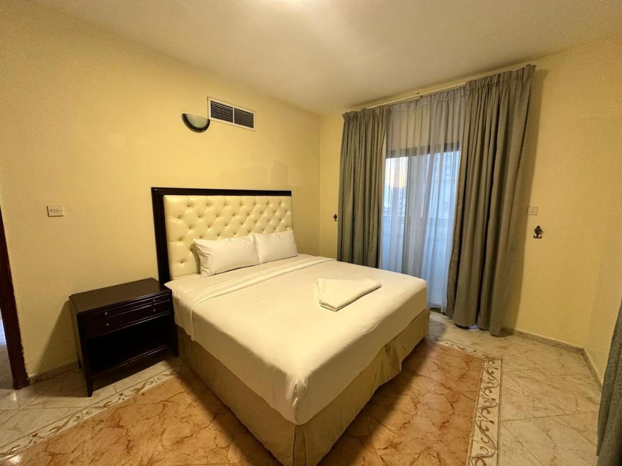 Safari Hotel Apartments Аджман Экстерьер фото