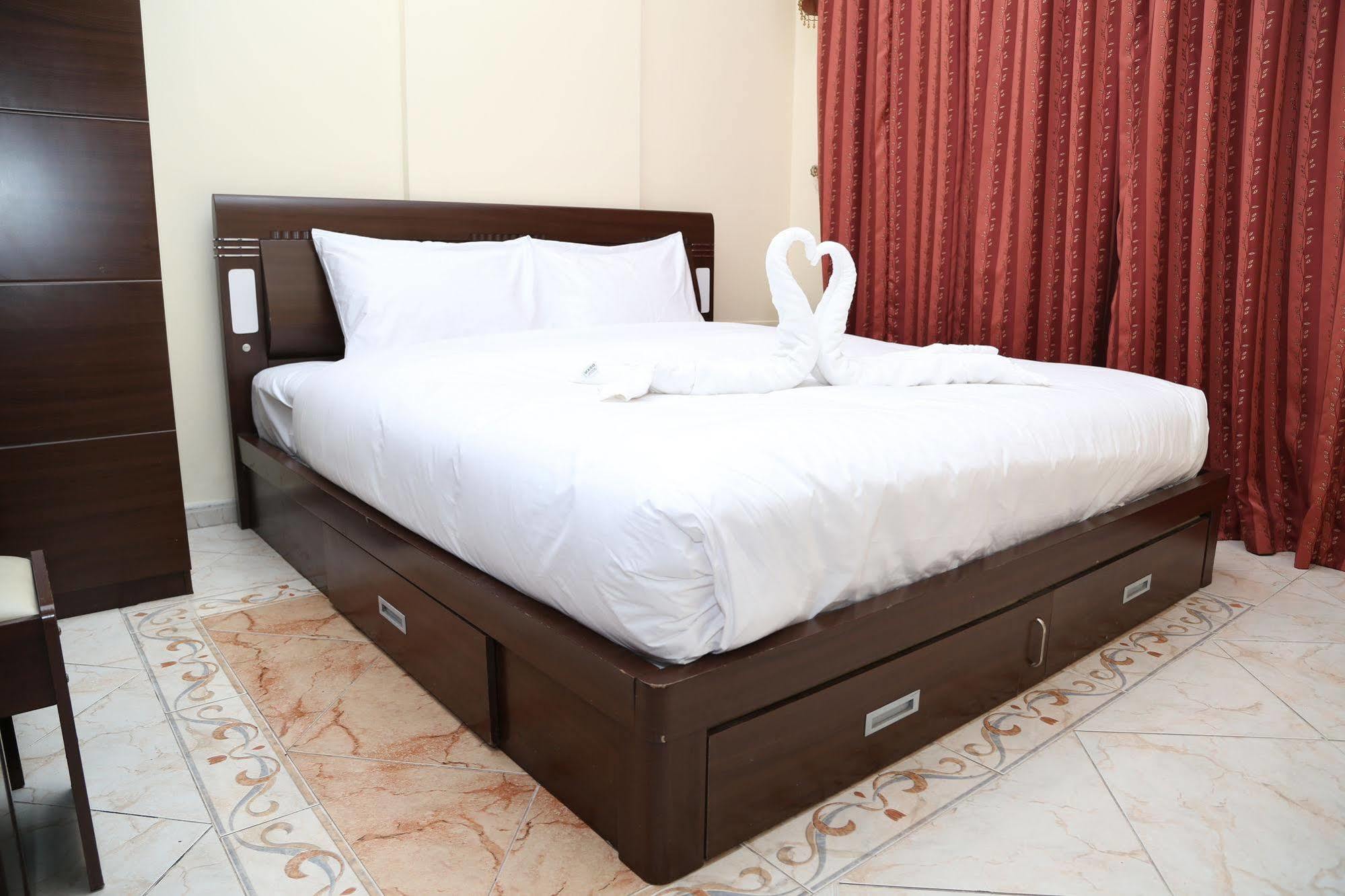 Safari Hotel Apartments Аджман Экстерьер фото